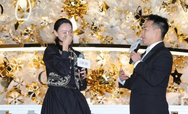 梁洛施透露自己的感情现状 仨儿子担心母亲太孤单