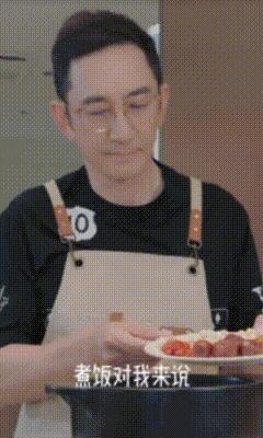 好久不见吴启华，变厨子了？女儿好漂亮