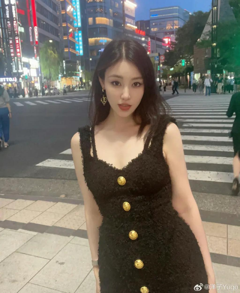 好久不见吴启华，变厨子了？女儿好漂亮