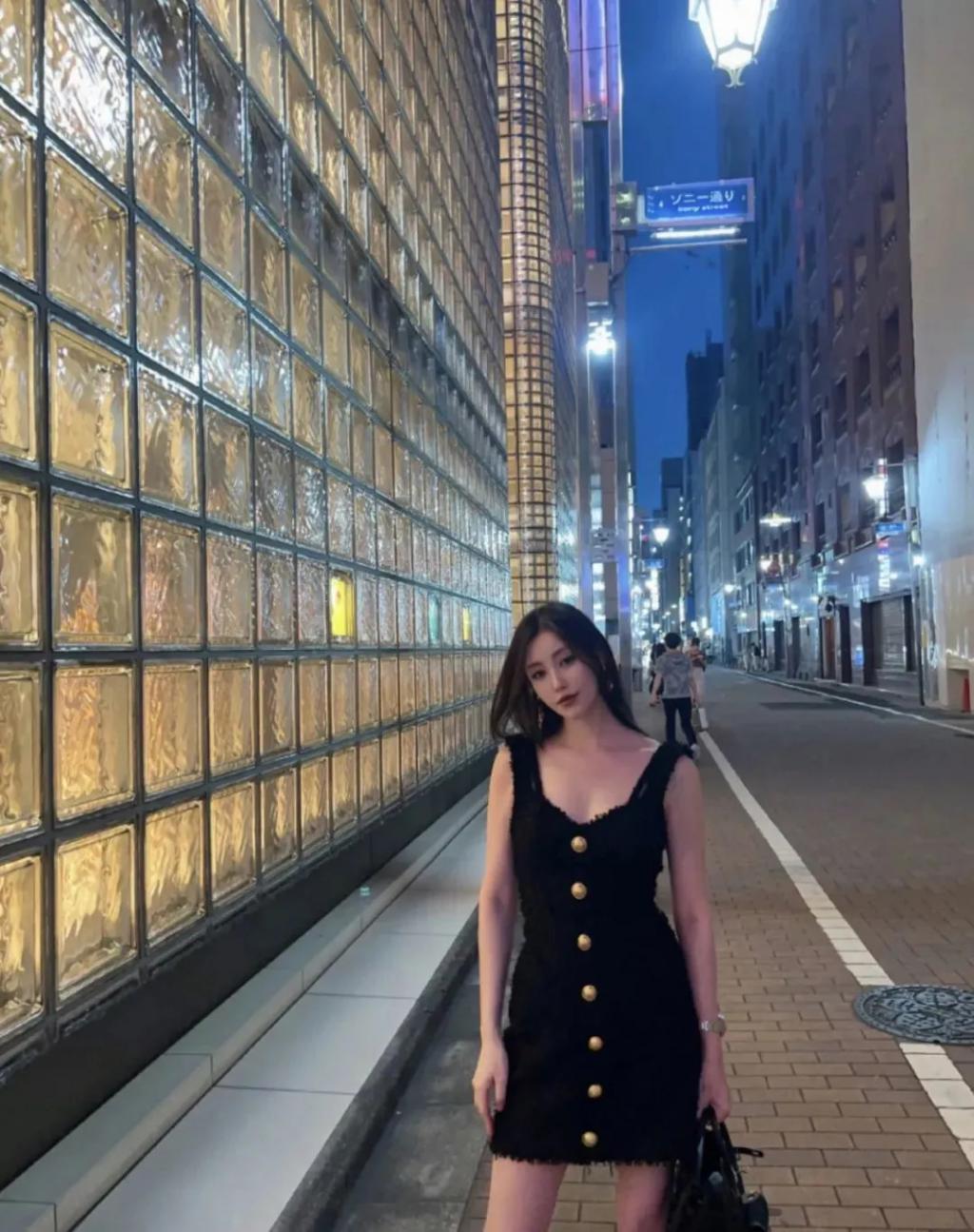 好久不见吴启华，变厨子了？女儿好漂亮