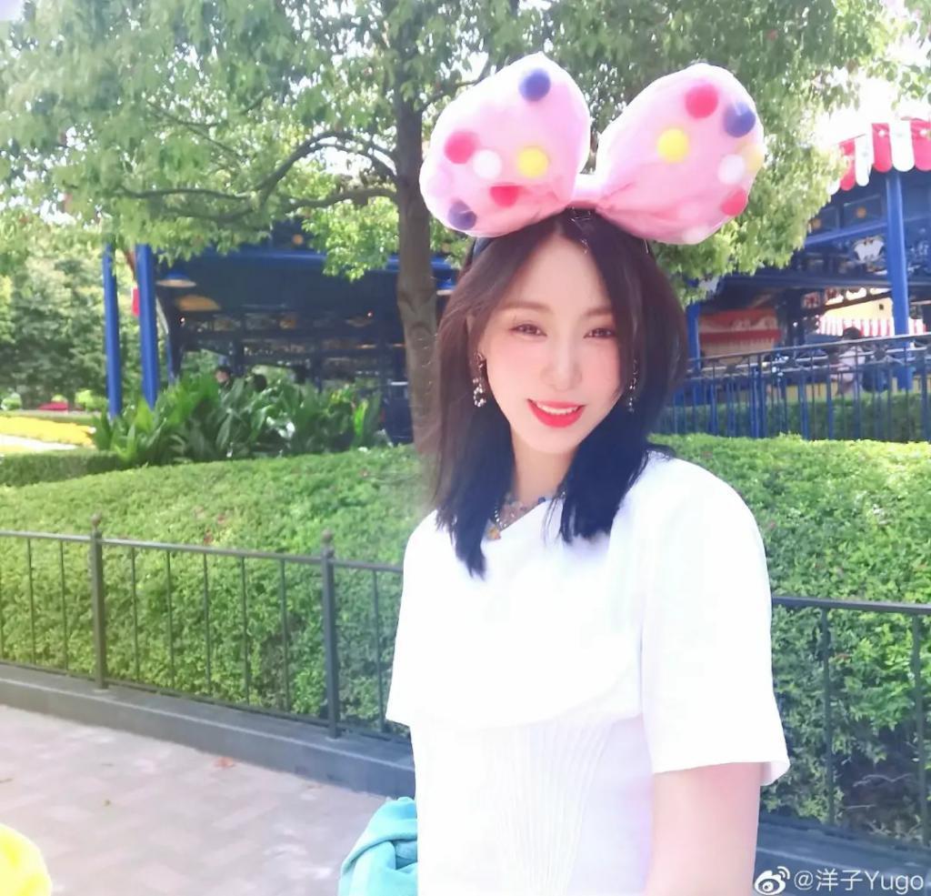 好久不见吴启华，变厨子了？女儿好漂亮