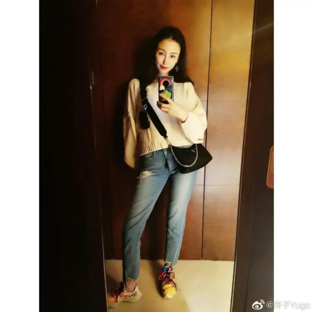 好久不见吴启华，变厨子了？女儿好漂亮
