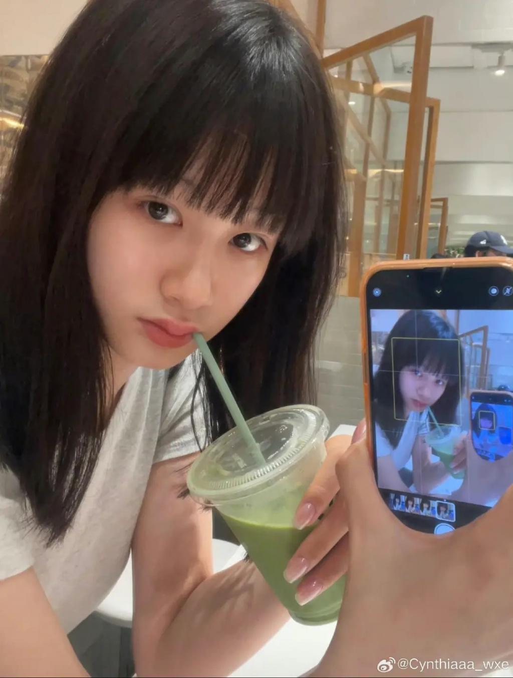 好久不见吴启华，变厨子了？女儿好漂亮