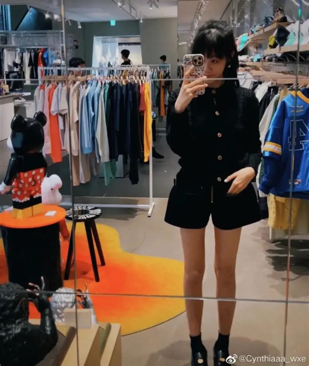 好久不见吴启华，变厨子了？女儿好漂亮