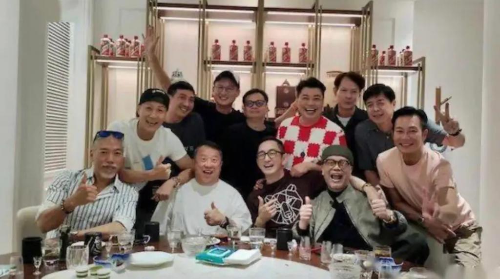 好久不见吴启华，变厨子了？女儿好漂亮