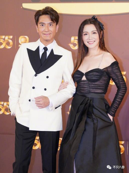 拖了这么久，他俩终于开始筹备婚礼了！