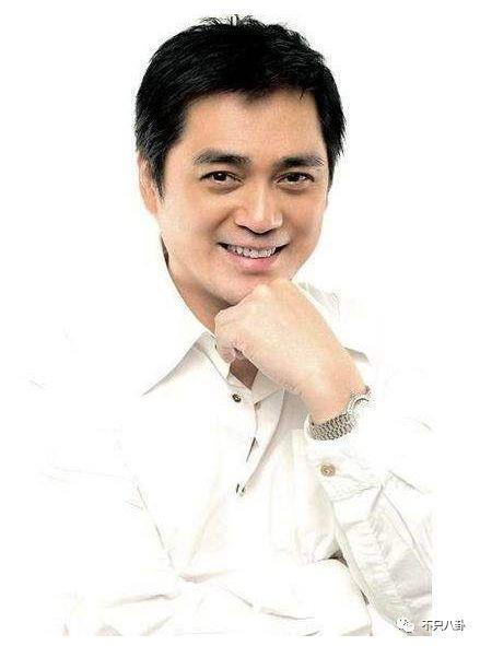 拖了这么久，他俩终于开始筹备婚礼了！