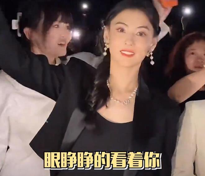 港媒曝张柏芝在杭州被困电梯 工作人员用电锯救人
