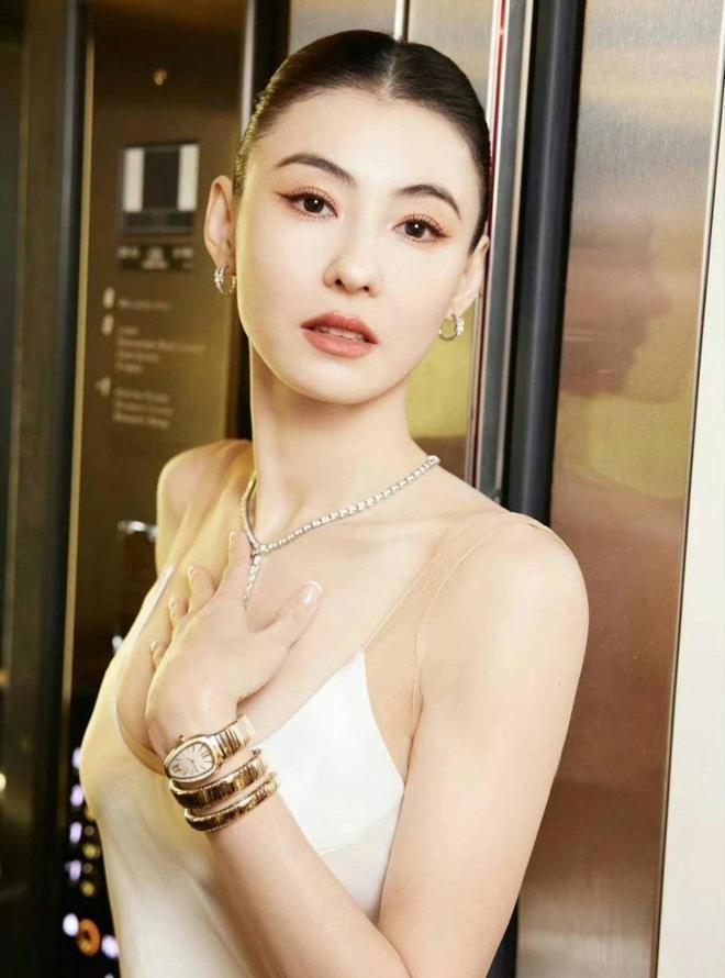 港媒曝张柏芝在杭州被困电梯 工作人员用电锯救人