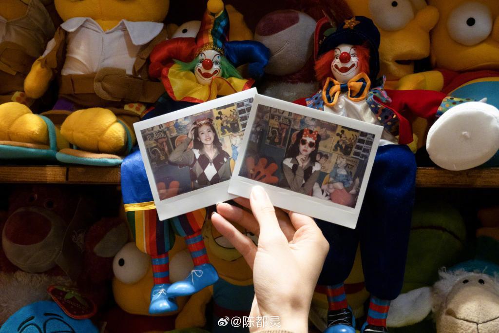 陈都灵晒生活随拍 戴可爱墨镜比耶卖萌