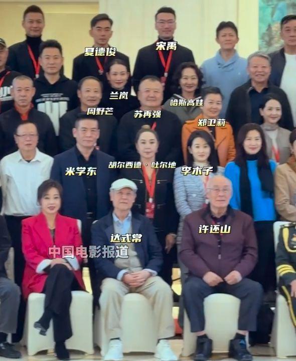 内娱大咖们齐聚，陈宝国坐C位，刘晓庆坐姿惹争议