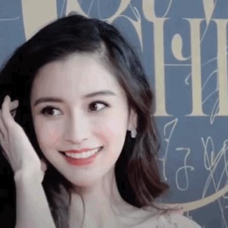 有种顽强叫“我没整容”！明明从大饼脸变成V脸，当观众看不见
