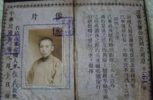 站着的霍金，罕见的李嘉诚，20岁的屠呦呦，这是朋友圈最珍贵的照片