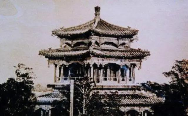 站着的霍金，罕见的李嘉诚，20岁的屠呦呦，这是朋友圈最珍贵的照片