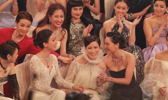 佘诗曼，没有爱情，但有很多很多的钱