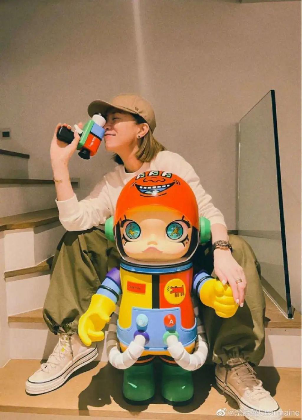 佘诗曼，没有爱情，但有很多很多的钱