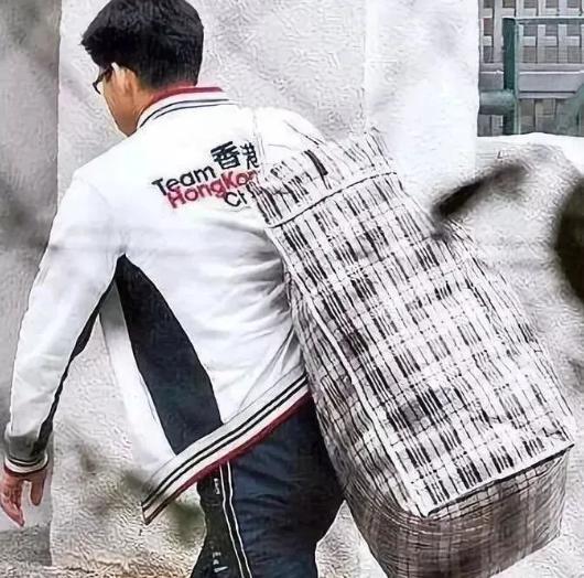 碰上她，富三代也恋爱脑