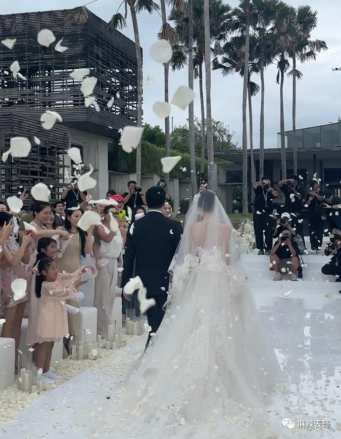 都结婚了，怎么还避嫌？