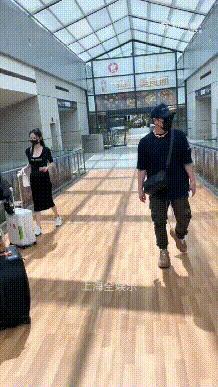 都结婚了，怎么还避嫌？