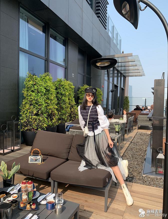 都结婚了，怎么还避嫌？