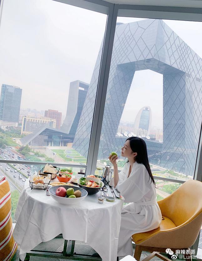 都结婚了，怎么还避嫌？