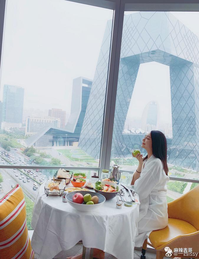 都结婚了，怎么还避嫌？