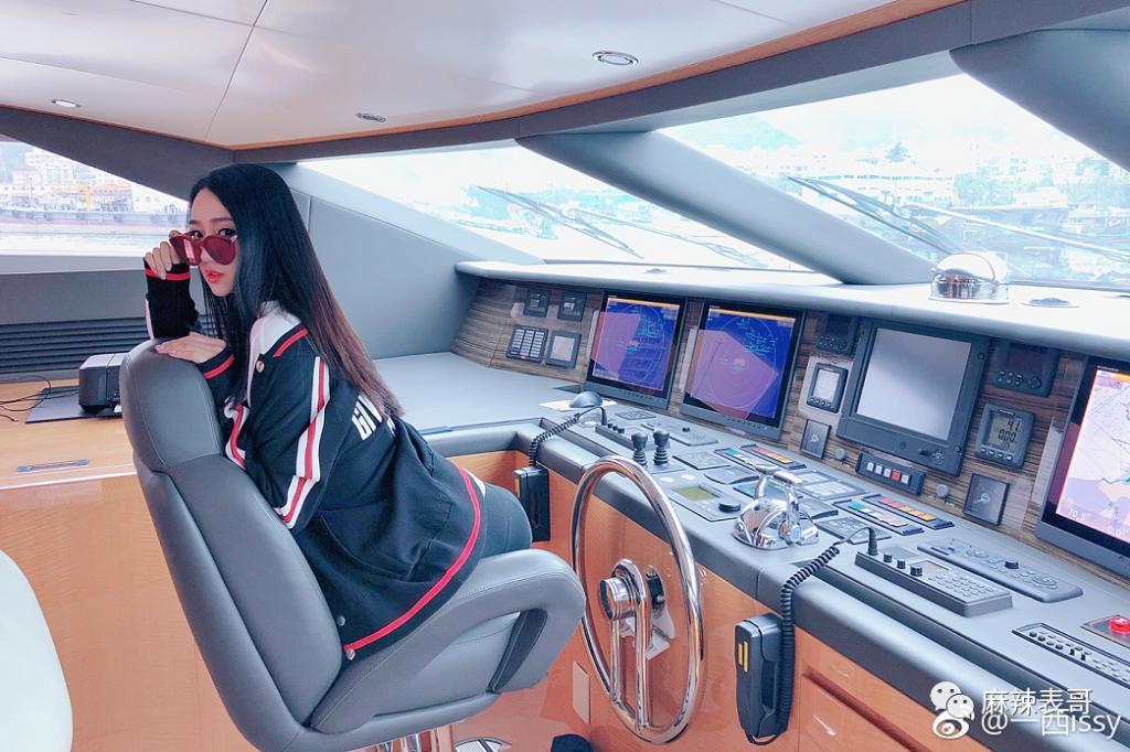 都结婚了，怎么还避嫌？