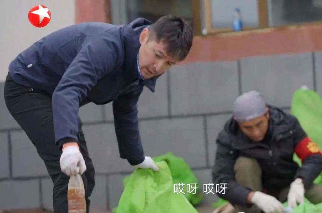 胡歌的中年叛逆？零片酬拍真人秀、当配角还要处理排泄物