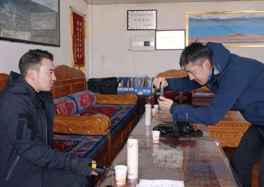 胡歌的中年叛逆？零片酬拍真人秀、当配角还要处理排泄物