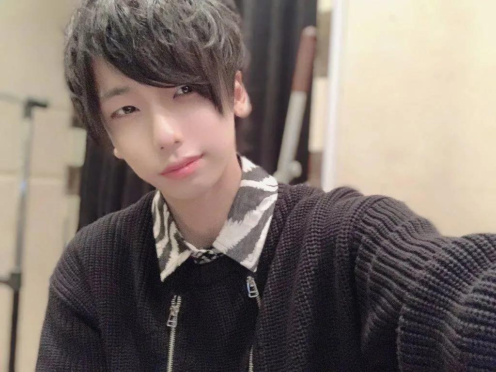 日本少女数年前因爱刺伤牛郎，出狱后变网红，牛郎事业更上一层楼？