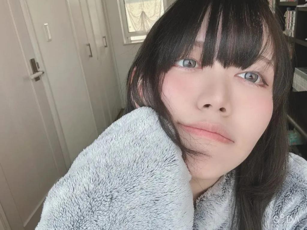 日本少女数年前因爱刺伤牛郎，出狱后变网红，牛郎事业更上一层楼？