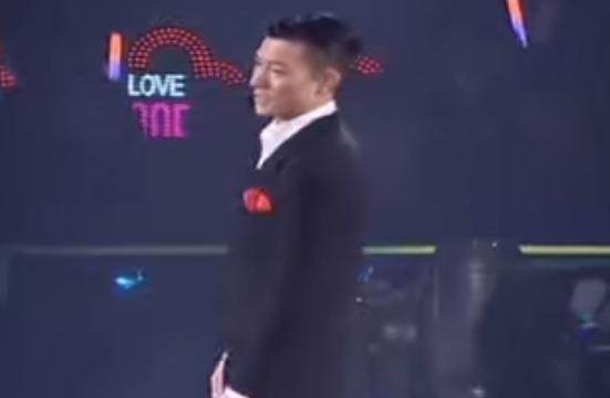 61岁刘德华突然发文宣布噩耗，字字戳心，让人泪目……