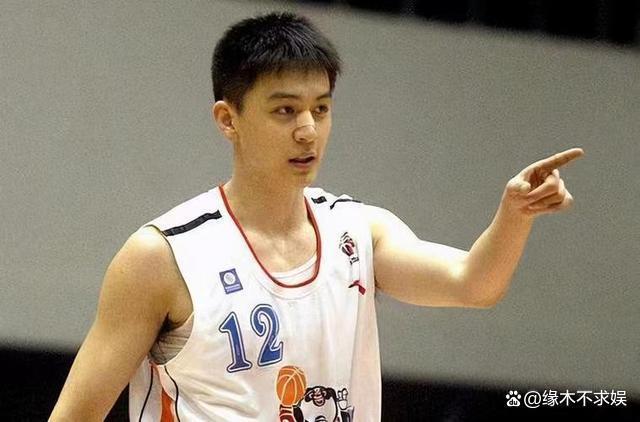 疑杨鸣妻子发文：孩子不满1岁就出轨，各种黑料被扒