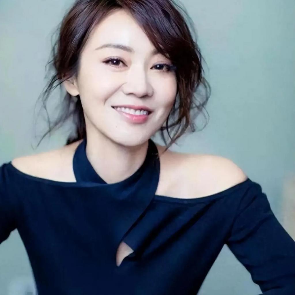 有种“整容”叫闫妮离婚，净身出户的前夫没变，她却像换个人