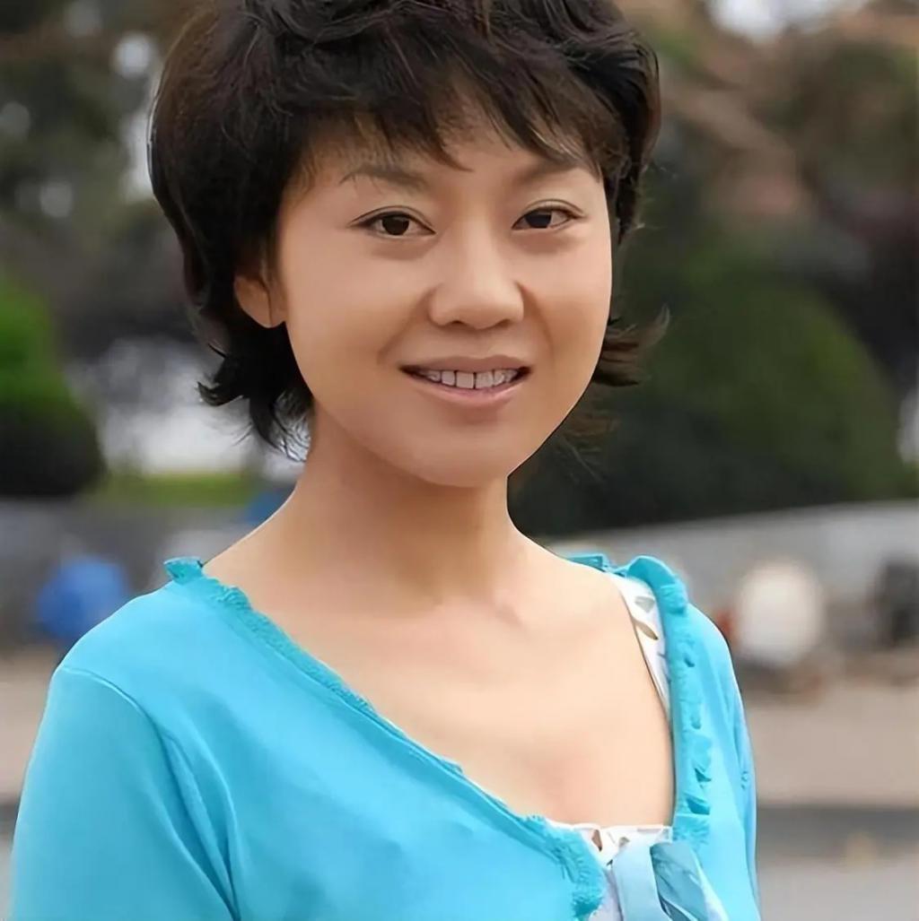 有种“整容”叫闫妮离婚，净身出户的前夫没变，她却像换个人