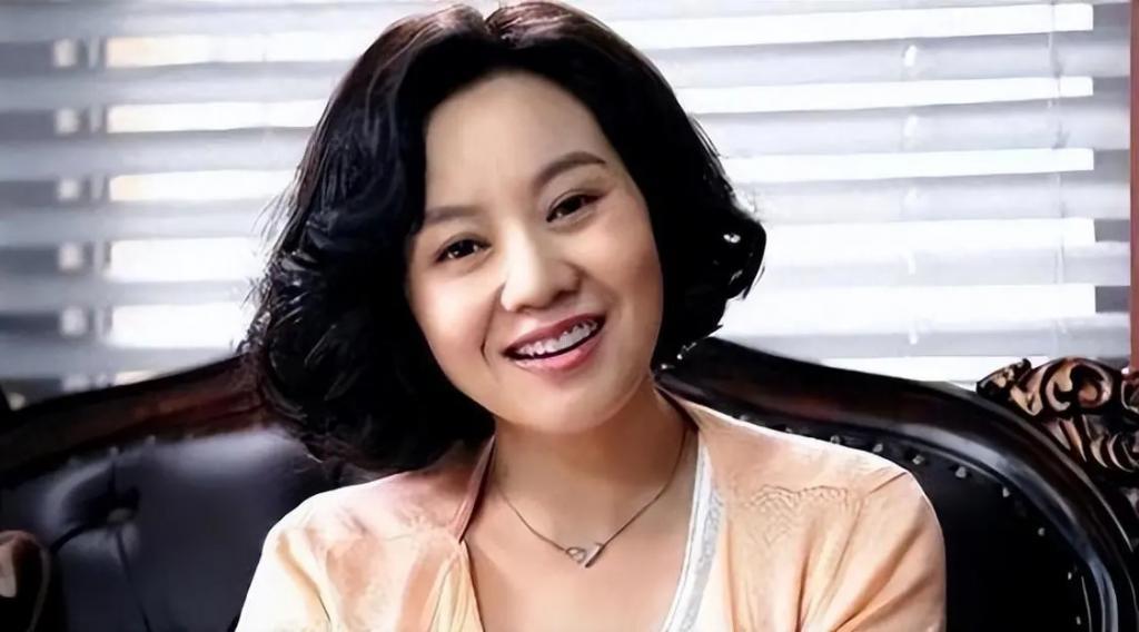 有种“整容”叫闫妮离婚，净身出户的前夫没变，她却像换个人