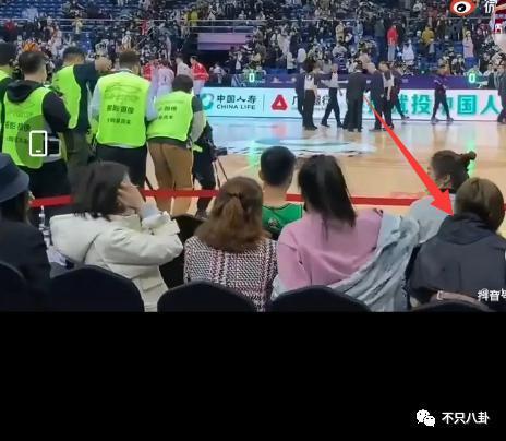 越帅的男人越渣？出轨多年纵容小三叫嚣，现在原配不忍了