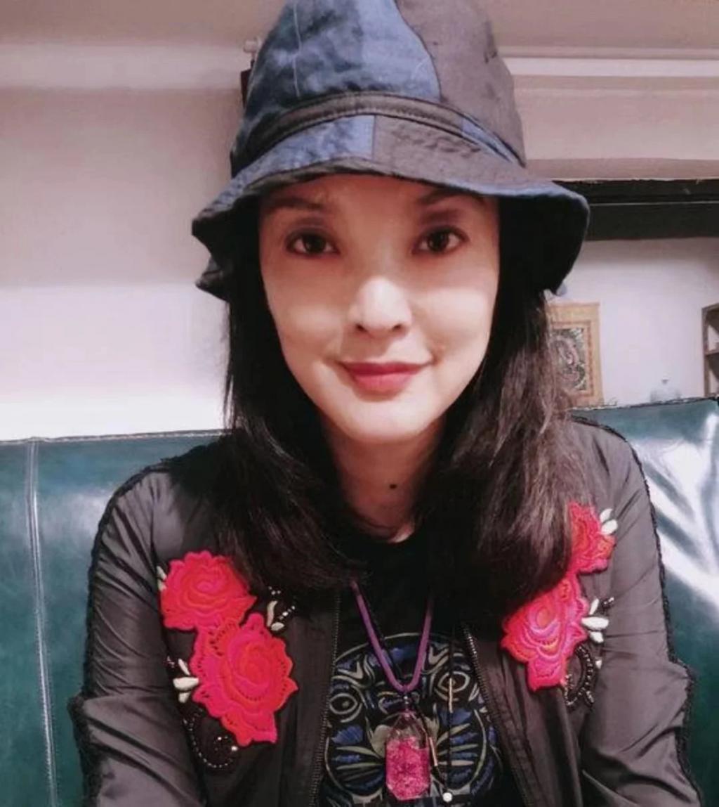 张纪中曝光前妻隐私被判罚2万 现与前妻仍关联多家公司