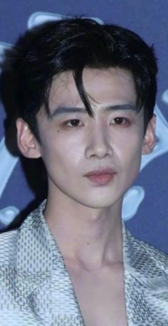 香港大秀男明星:古天乐脸僵,宋仲基脸肿,很多造型一言难尽