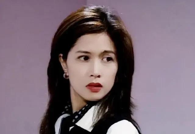 她是90年代“疯批美人”，年少与郑伊健恋爱七年，58岁依旧单身