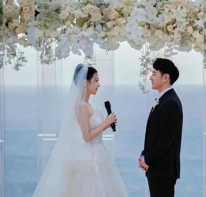 潘玮柏宣云结婚照片公开，新娘子现场数次落泪