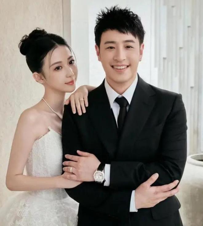 潘玮柏宣云结婚照片公开，新娘子现场数次落泪