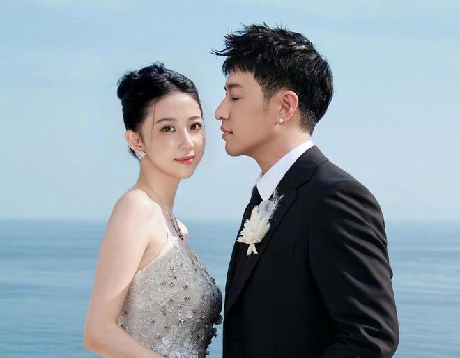 潘玮柏宣云结婚照片公开，新娘子现场数次落泪