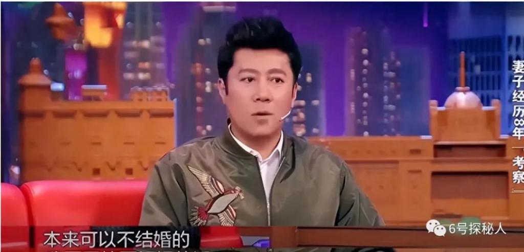 55岁蔡国庆晒父子玩雪照被疑有三胎，宝宝自带微笑唇颜值高