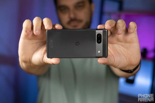 外媒评“2023年最好的手机”！一加给国产手机长脸了