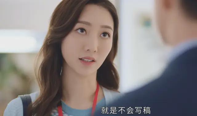 央视点名“狠夸”，《新闻女王》给编剧好好上了一课