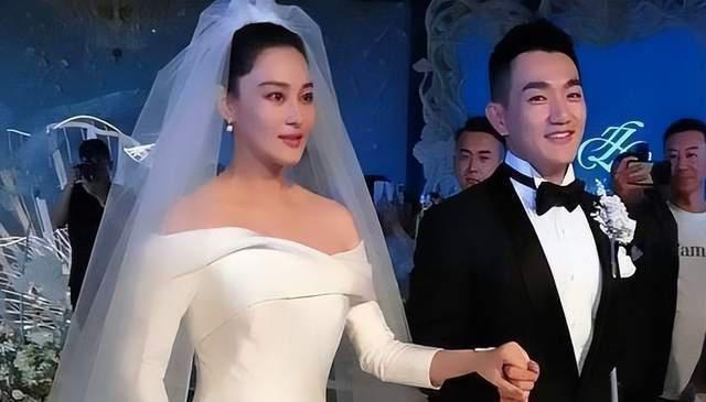 离开了李晨，她嫁给了爱情，再上热搜，她活成了人们羡慕的样子