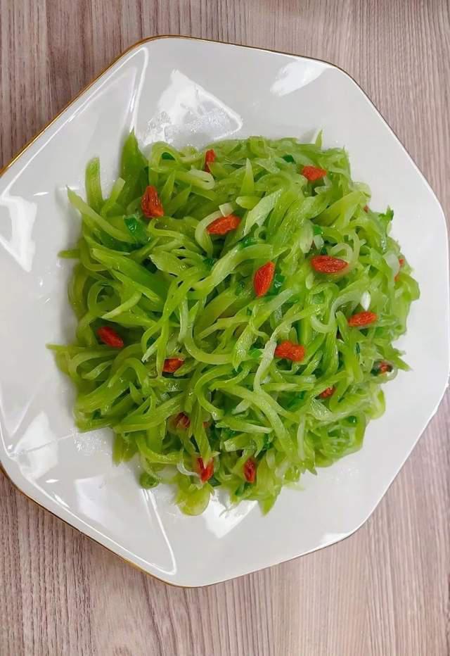 离开了李晨，她嫁给了爱情，再上热搜，她活成了人们羡慕的样子