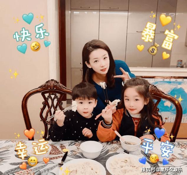 杨鸣新欢身份被曝，45岁离异带娃，网友：虽比杨鸣大7岁，但确实漂亮