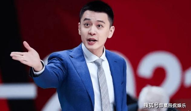 杨鸣新欢身份被曝，45岁离异带娃，网友：虽比杨鸣大7岁，但确实漂亮